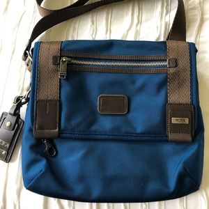 Authentic tic Tumi Messenger crossbody travel bag